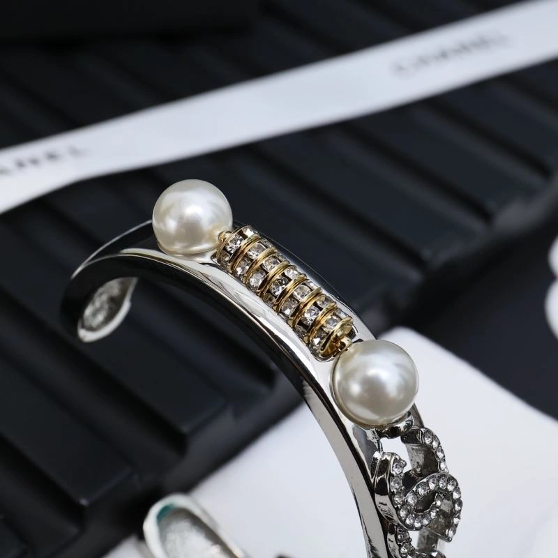 Chanel Bracelets Snug 230353