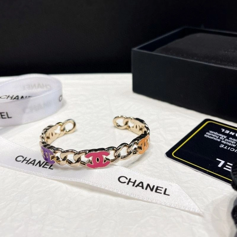 Cozy Chanel Bracelets 230345