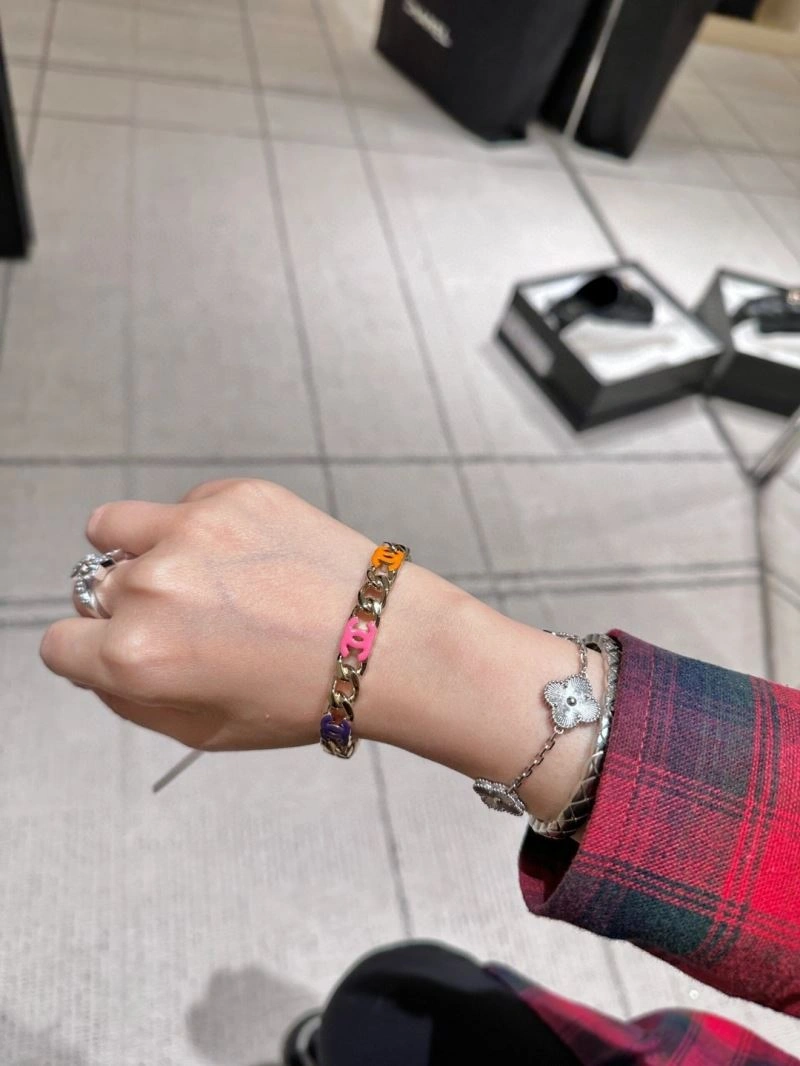 Cozy Chanel Bracelets 230345