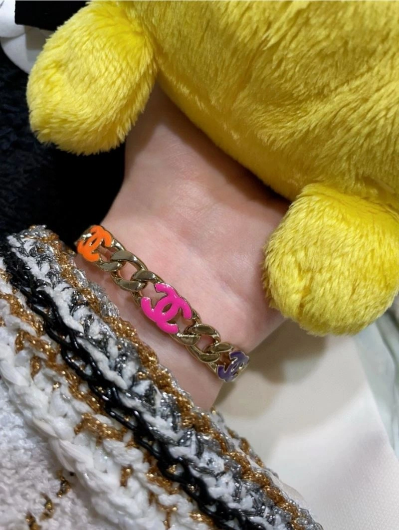 Cozy Chanel Bracelets 230345