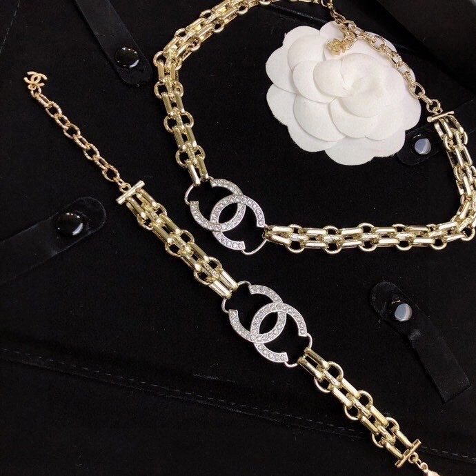 Chanel Bracelets Stretchable 230340