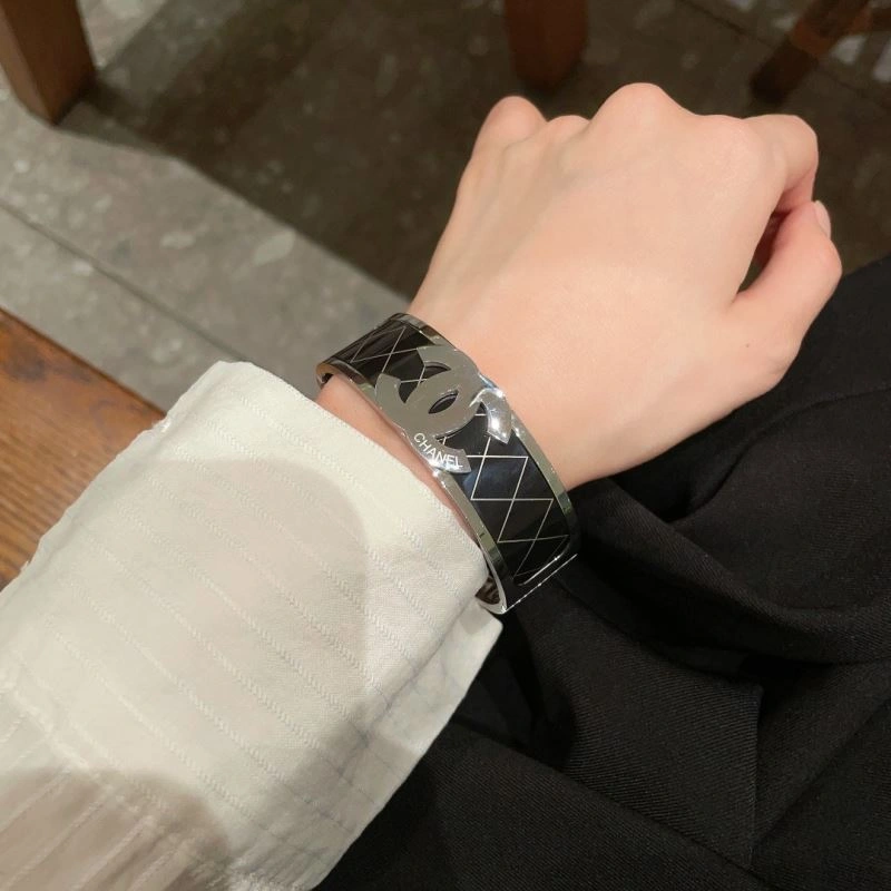 Stretchable Chanel Bracelets 230326