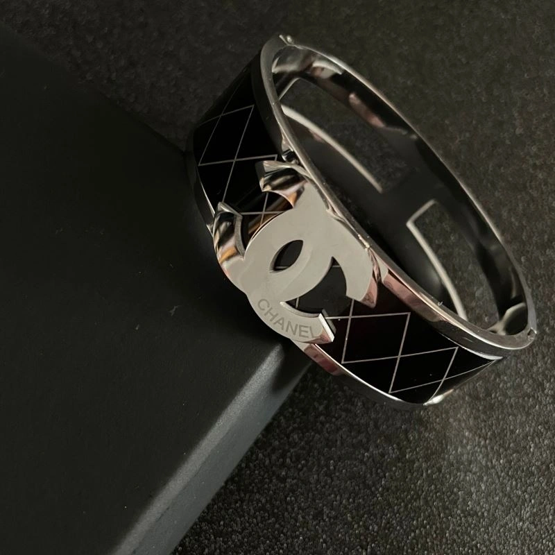 Stretchable Chanel Bracelets 230326