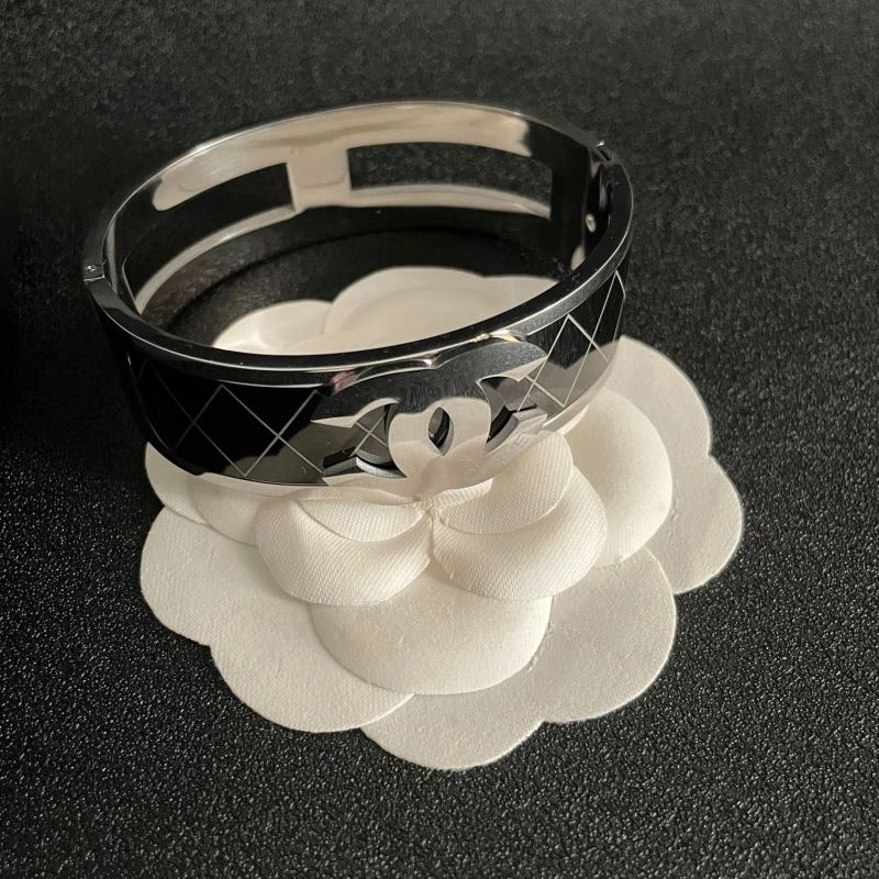 Stretchable Chanel Bracelets 230326