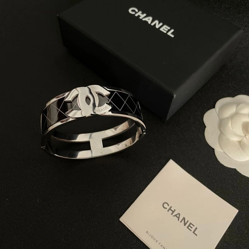 Stretchable Chanel Bracelets 230326