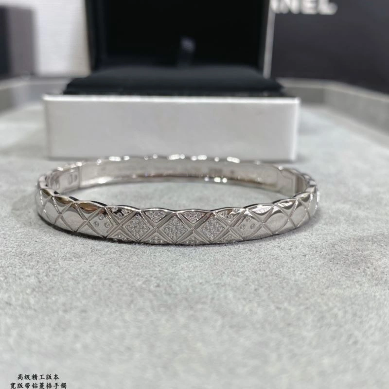 UrbanChic Chanel Bracelets 230369