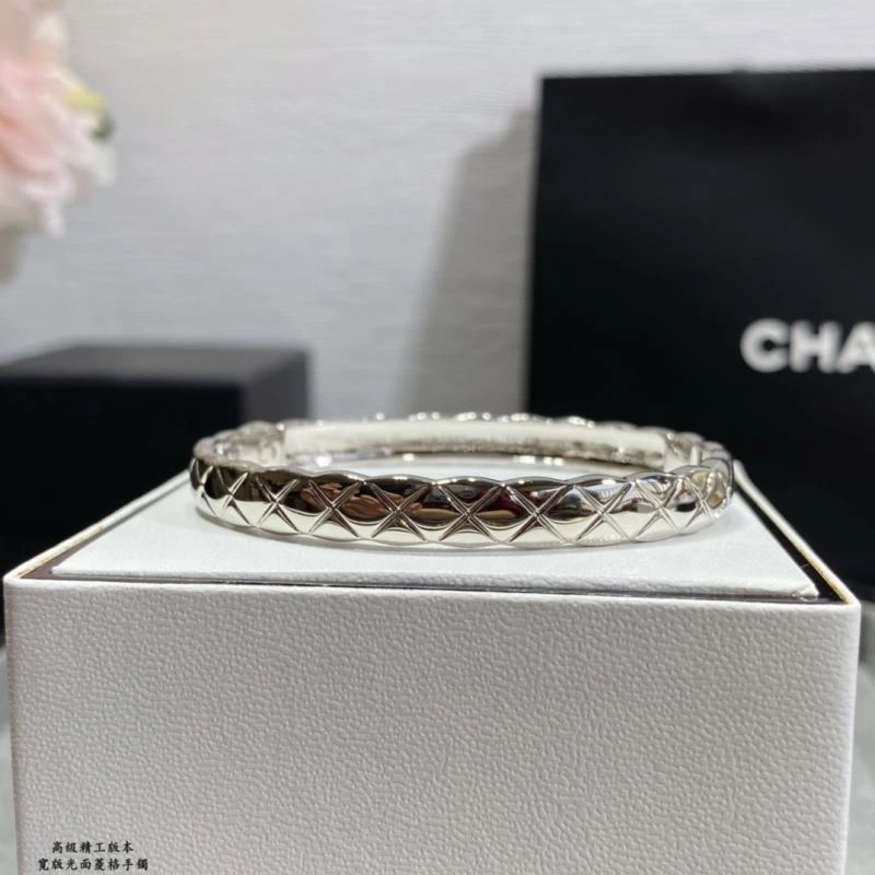 SmoothTexture Chanel Bracelets 230313