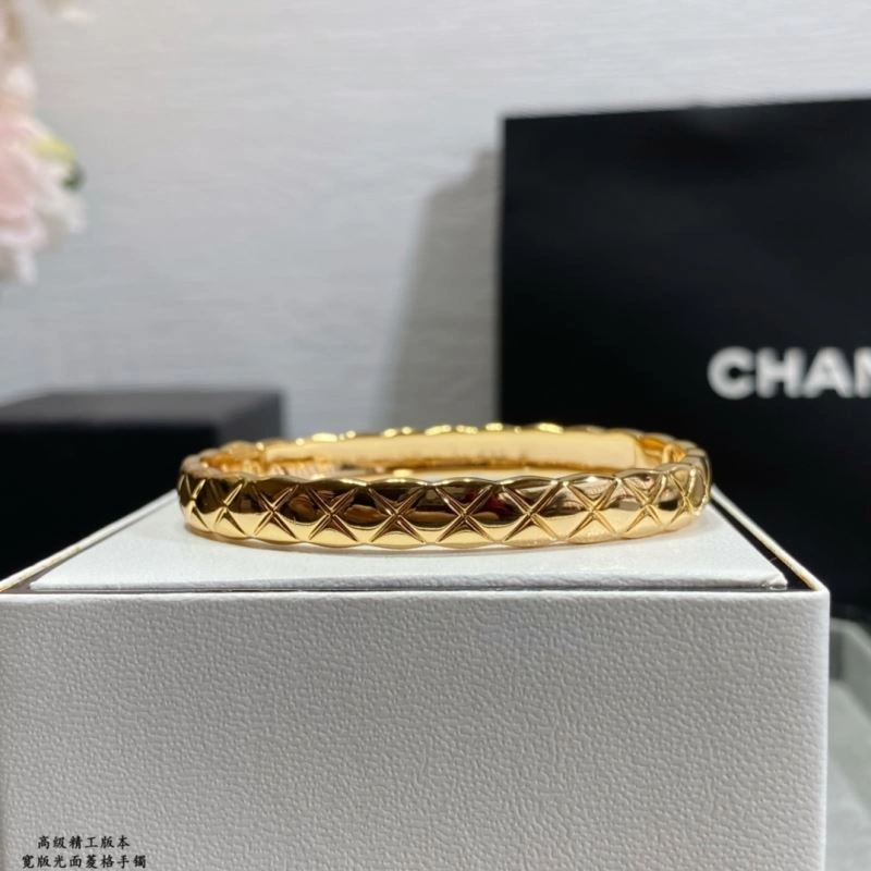 SmoothTexture Chanel Bracelets 230313