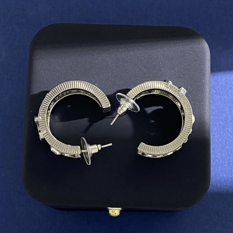 Snug Chanel Bracelets 230314
