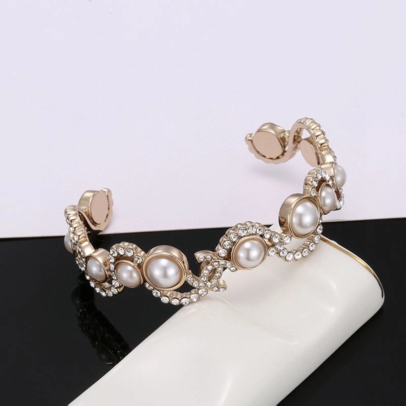 Lightweight Chanel Bracelets 229325