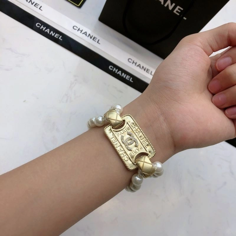 Sleek Chanel Bracelets 229321
