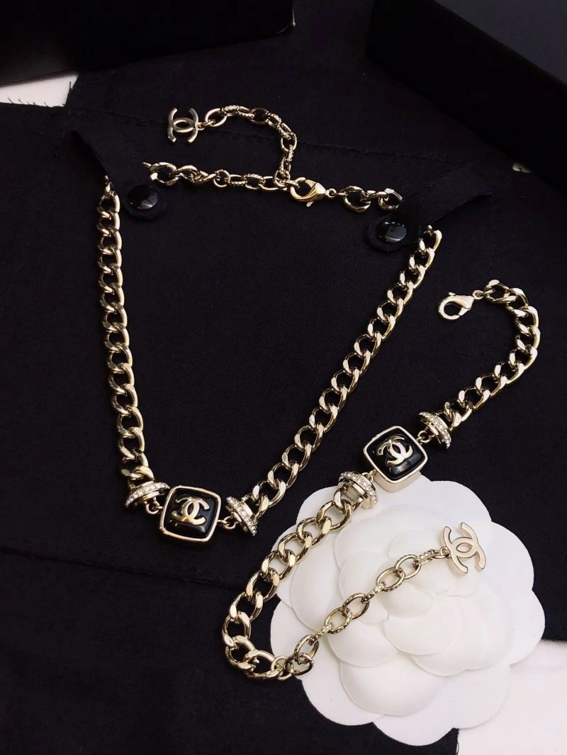 Chanel Bracelets Sleek 229302