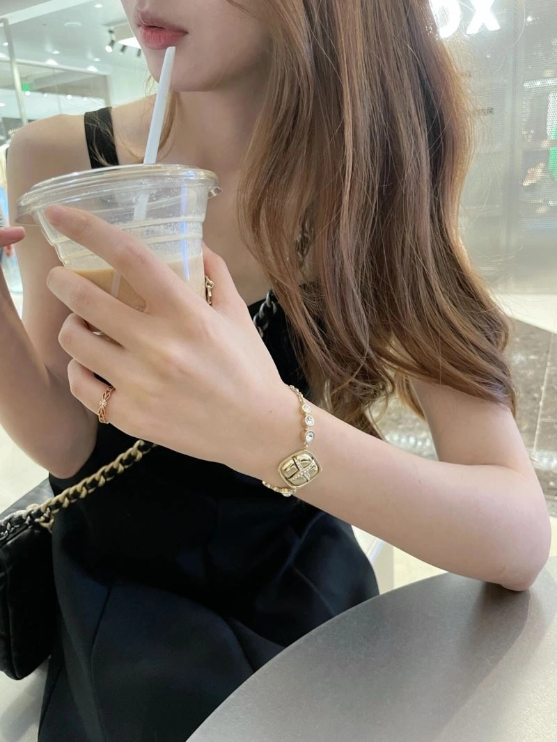 Casual Chanel Bracelets 229378