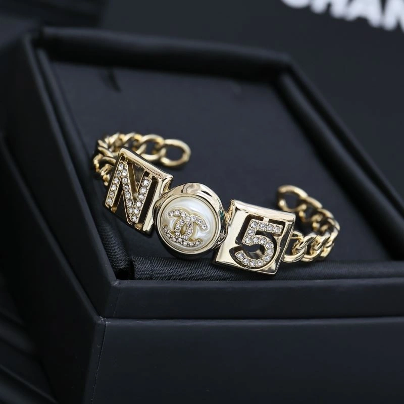 Chanel Bracelets Sleek 228417