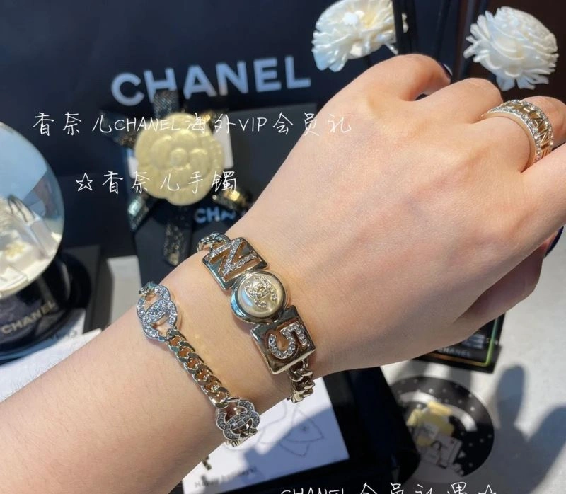 Chanel Bracelets Sleek 228417