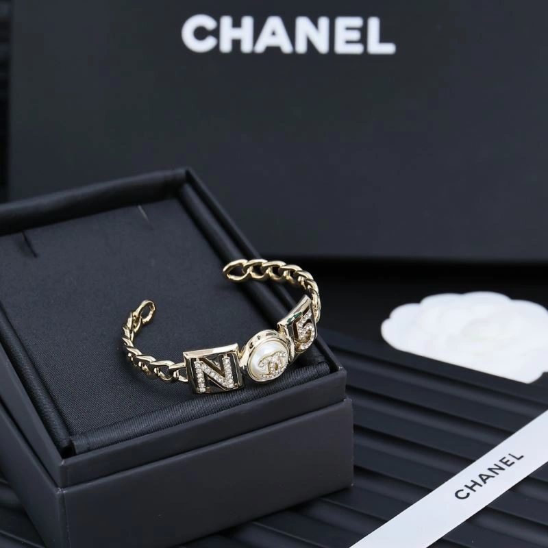Chanel Bracelets Sleek 228417