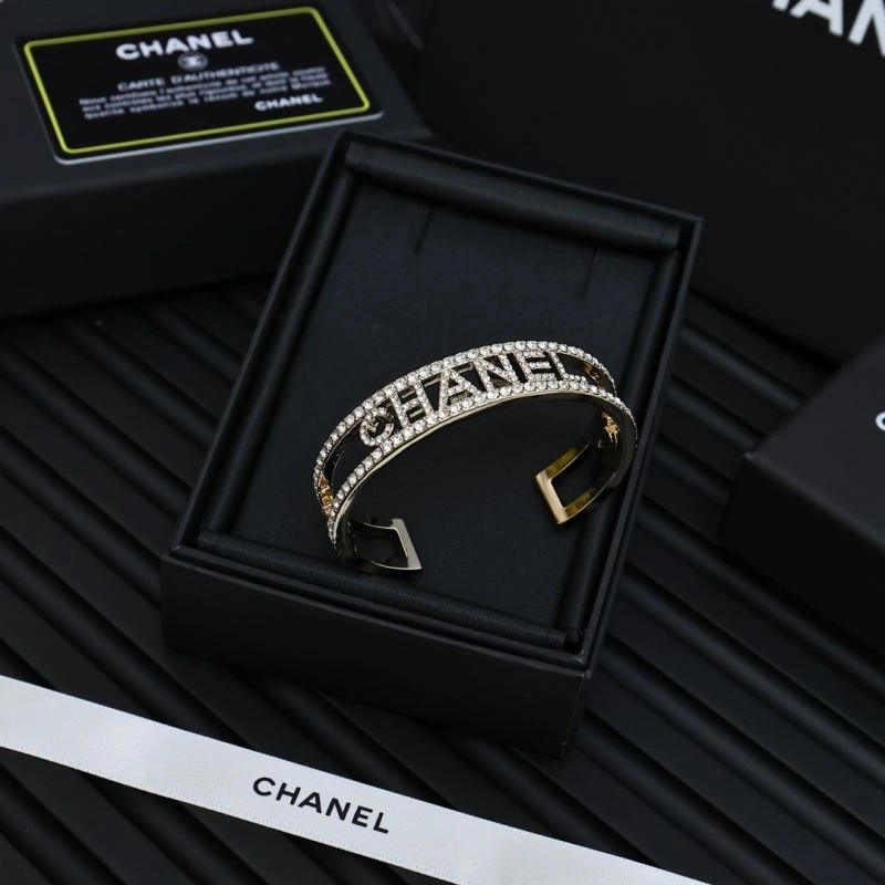 Chanel Bracelets Fashionable 228423