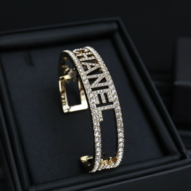 Chanel Bracelets Fashionable 228423