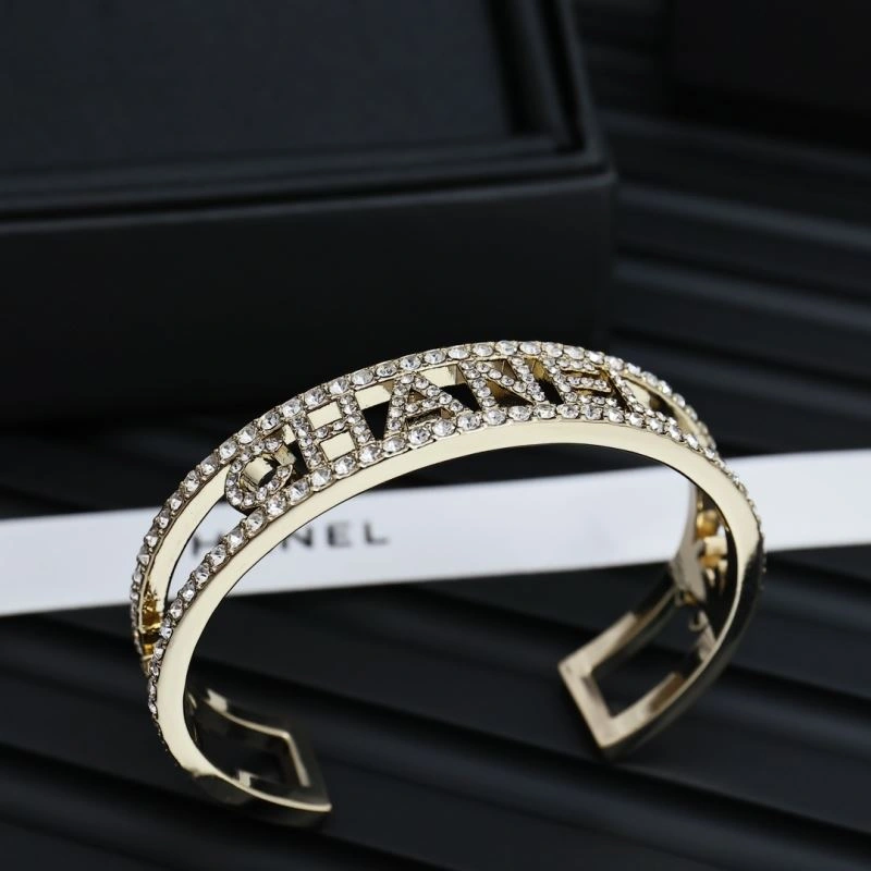 Chanel Bracelets Fashionable 228423