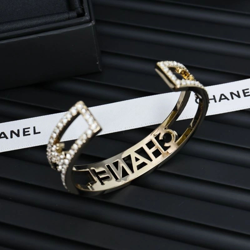 Chanel Bracelets Fashionable 228423
