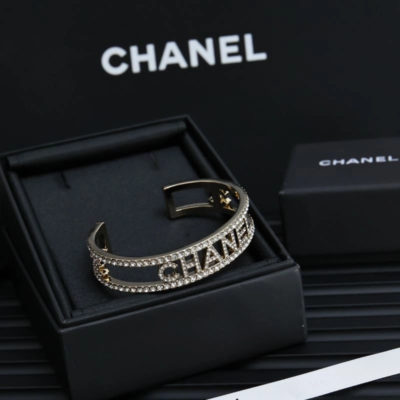 Chanel Bracelets Fashionable 228423