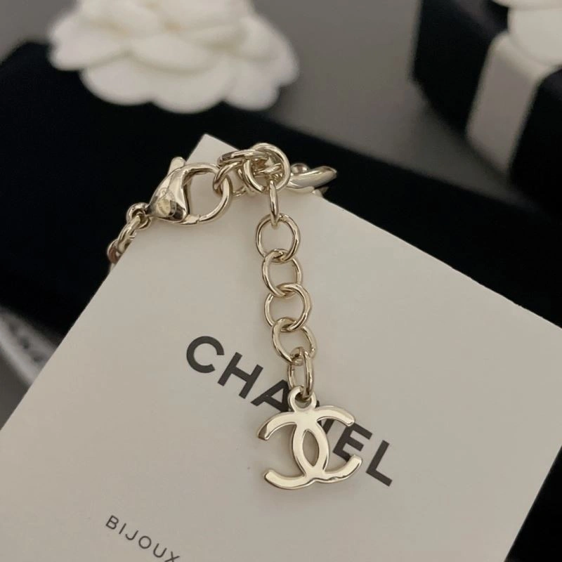 Snug Chanel Bracelets 228398