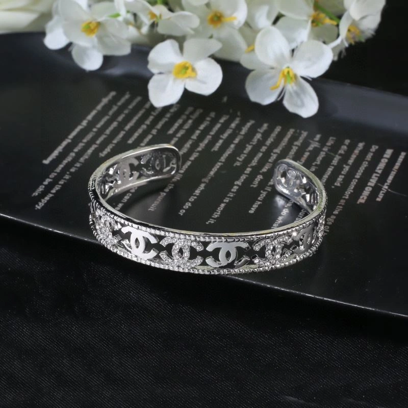 Resilient Chanel Bracelets 228393