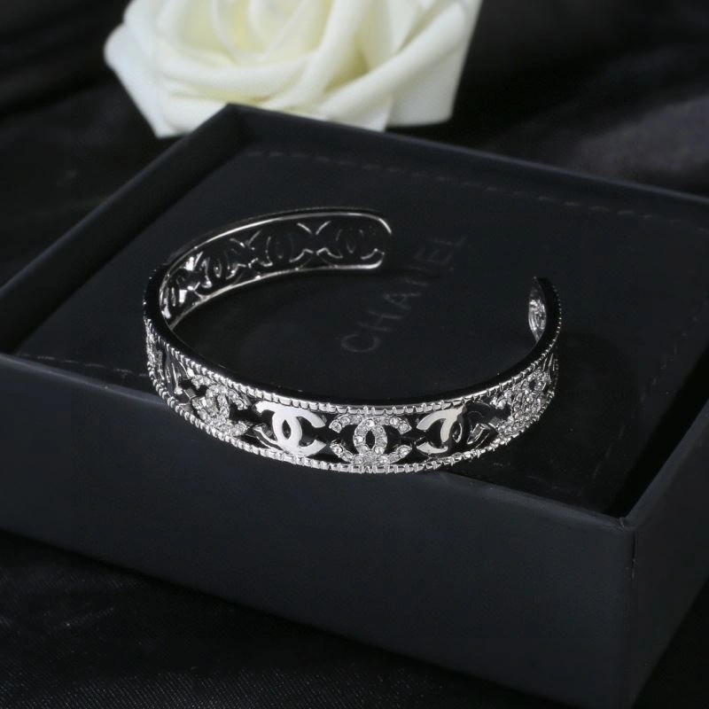 Resilient Chanel Bracelets 228393