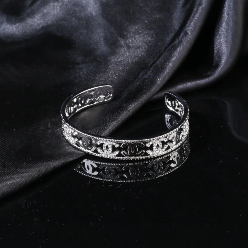 Resilient Chanel Bracelets 228393