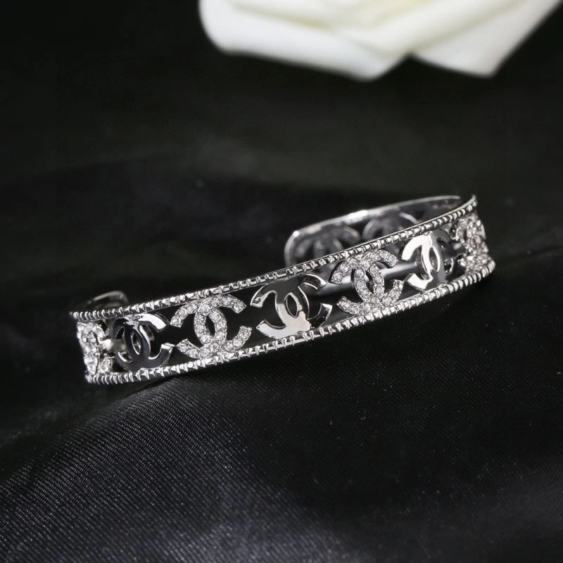 Resilient Chanel Bracelets 228393