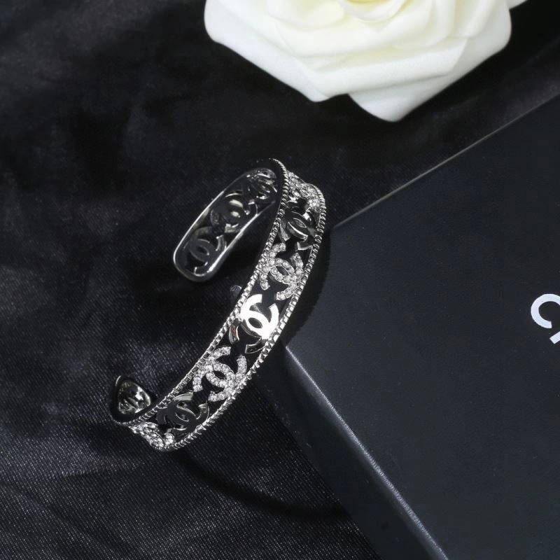 Resilient Chanel Bracelets 228393