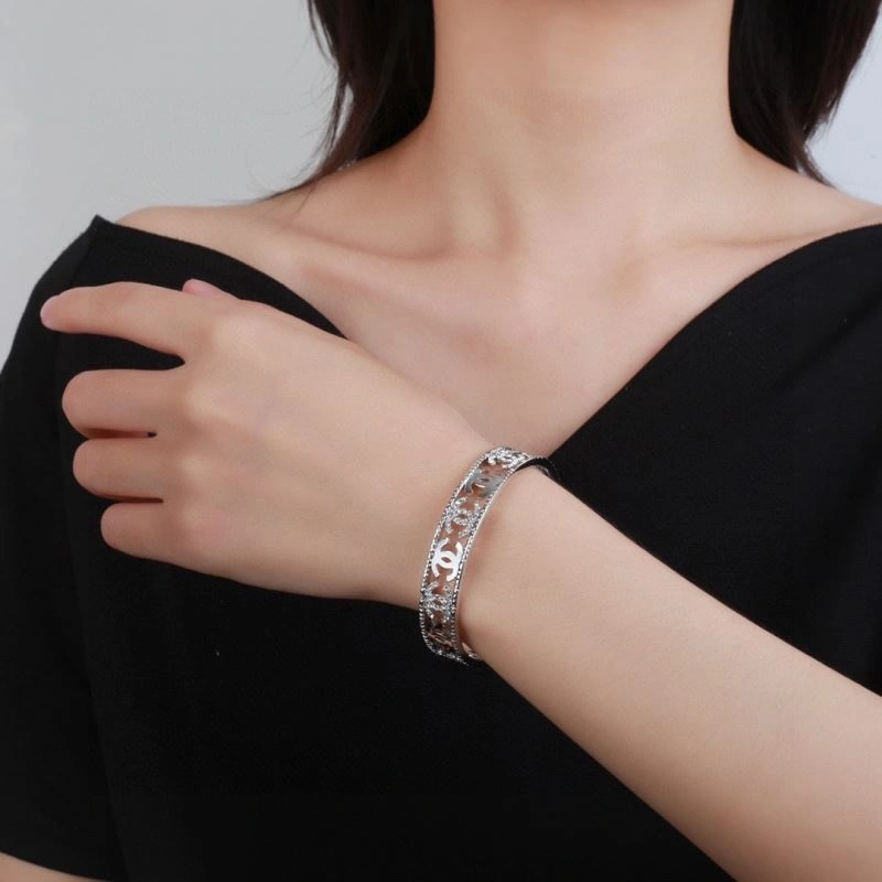 Resilient Chanel Bracelets 228393