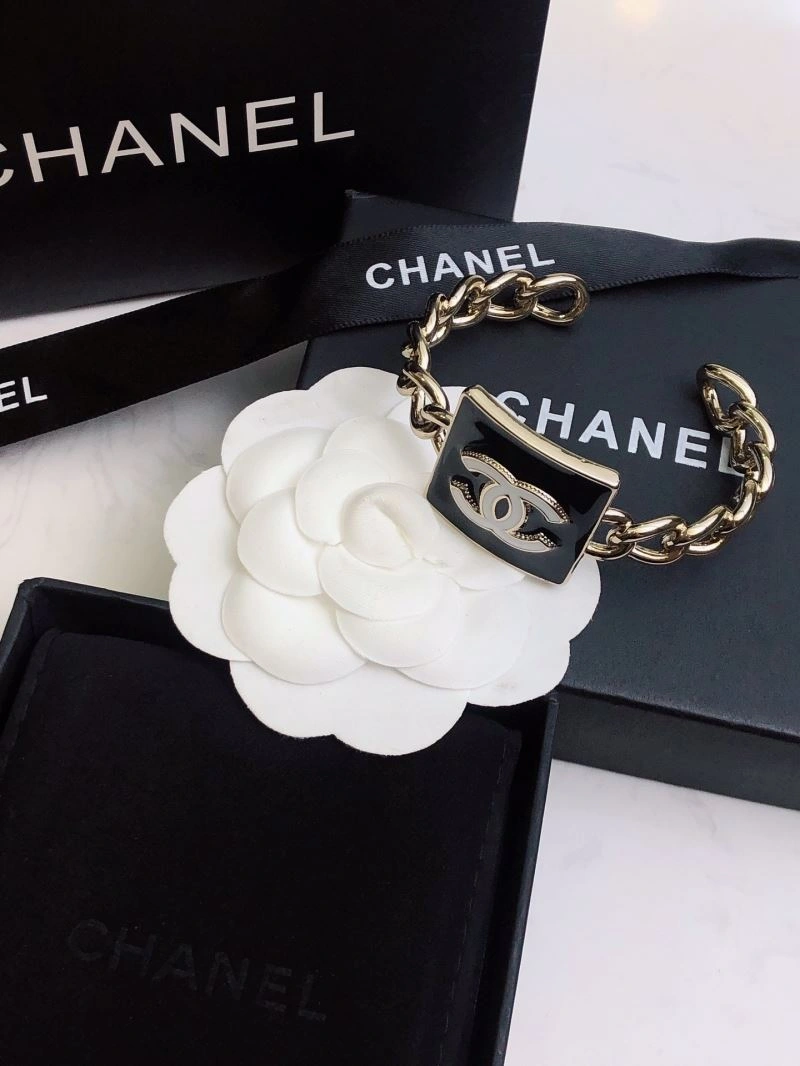 Breathable Chanel Bracelets 228419