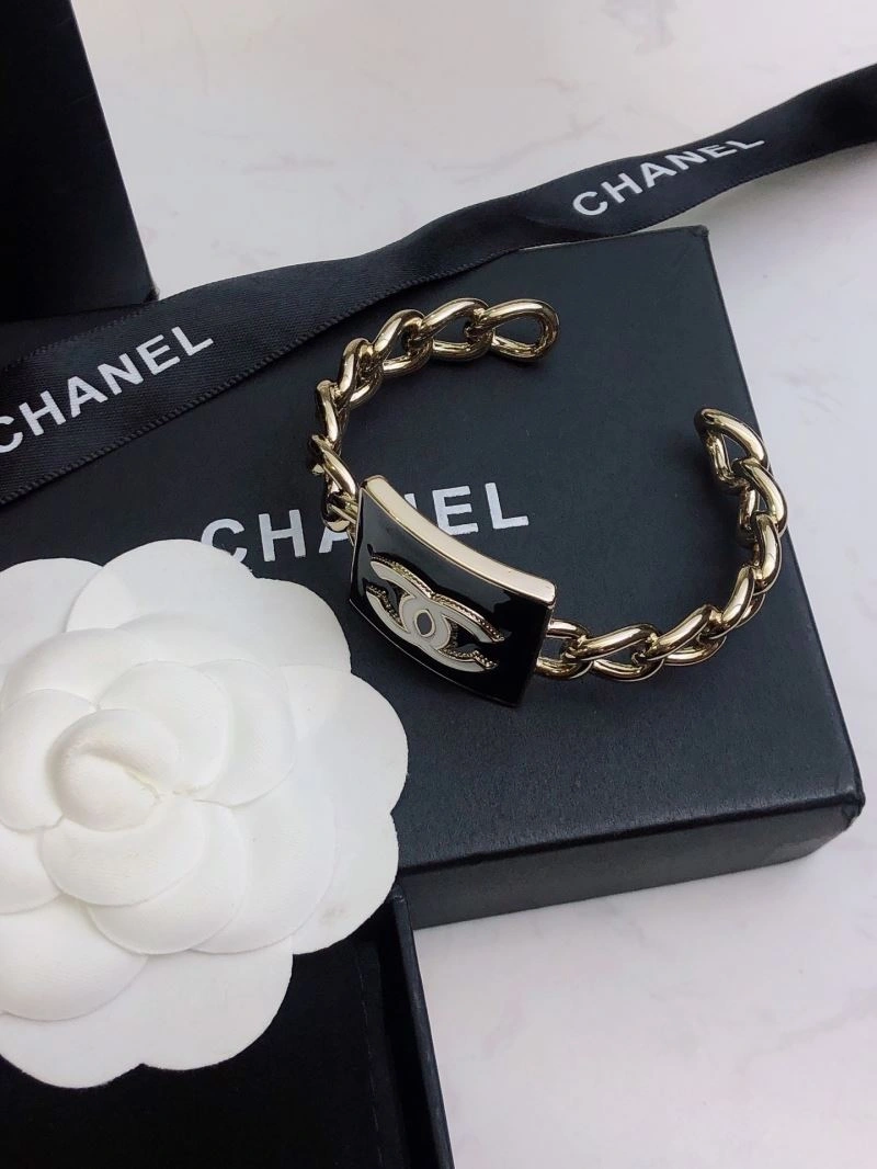 Breathable Chanel Bracelets 228419