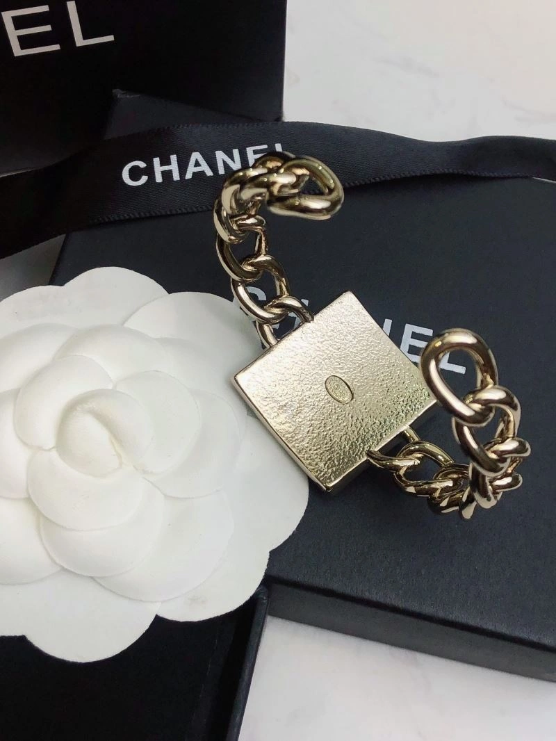 Breathable Chanel Bracelets 228419