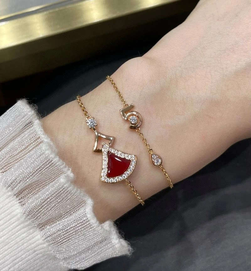 UrbanChic Chanel Bracelets 228409