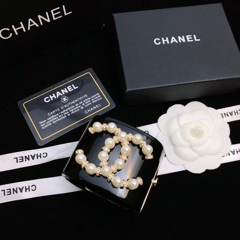 Casual Chanel Bracelets 228369