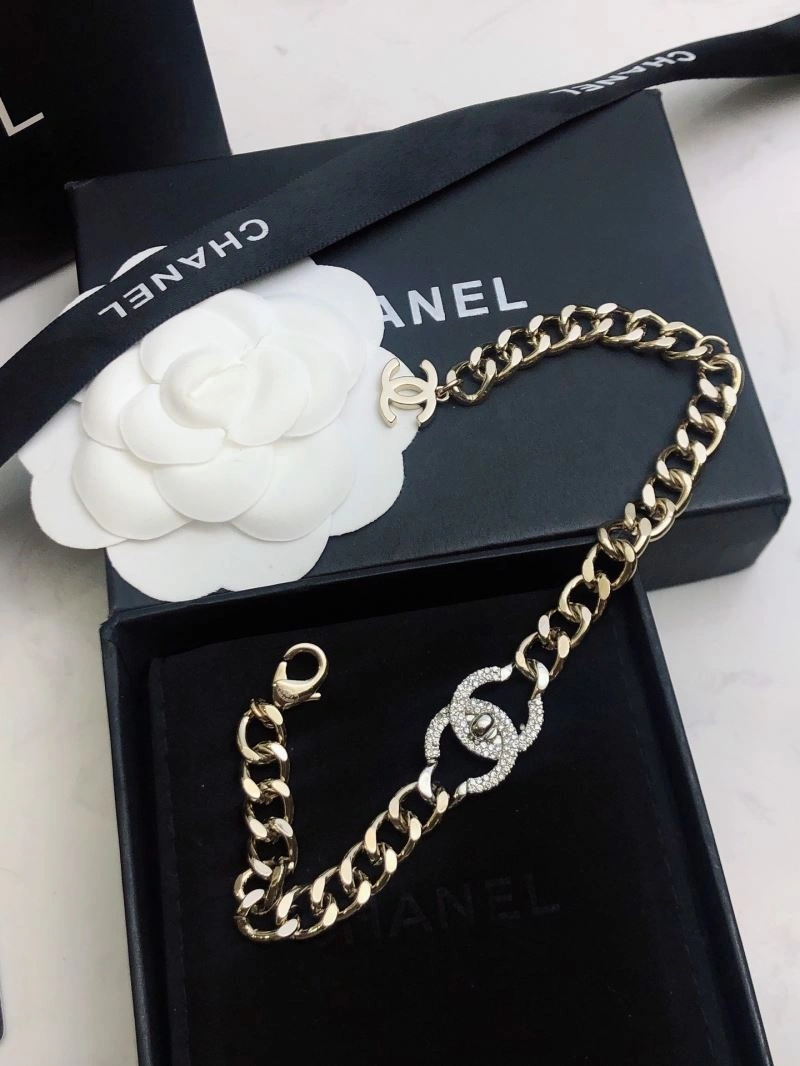 Chanel Bracelets Snug 228349