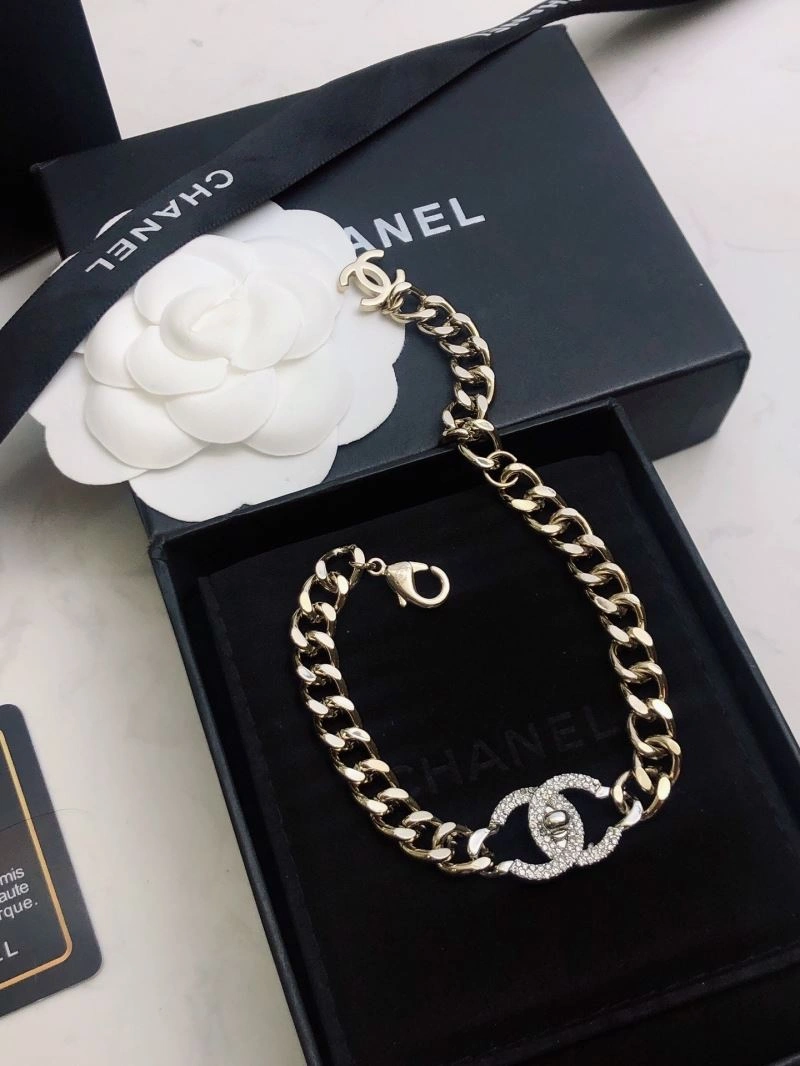 Chanel Bracelets Snug 228349