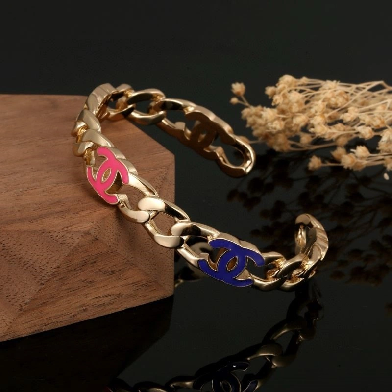 Chanel Bracelets Sleek 225675