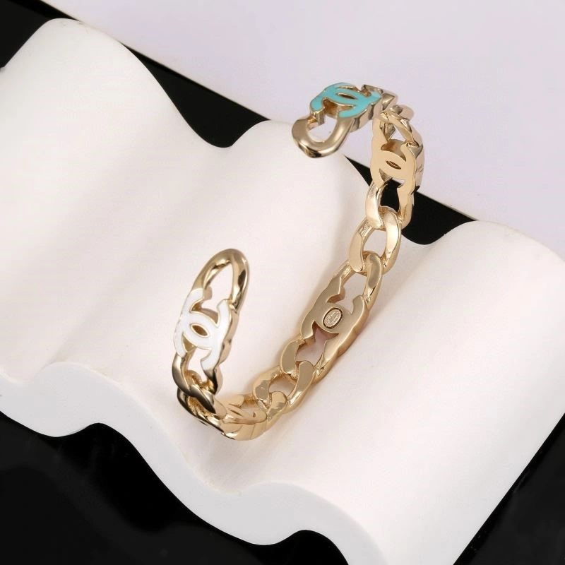 Chanel Bracelets Sleek 225675