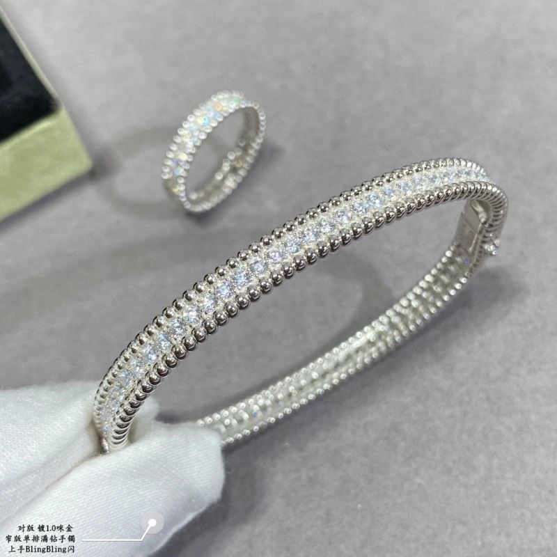 Chanel Bracelets Breathable 225654