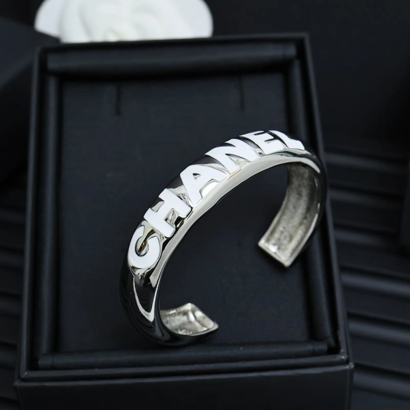 Chanel Bracelets Stylish 225647