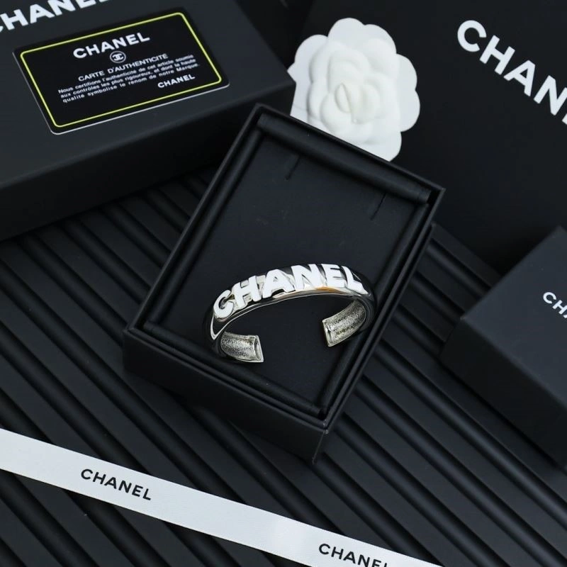 Chanel Bracelets Stylish 225647