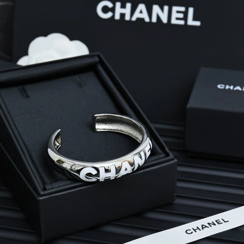 Chanel Bracelets Stylish 225647