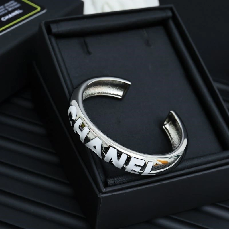 Chanel Bracelets Stylish 225647