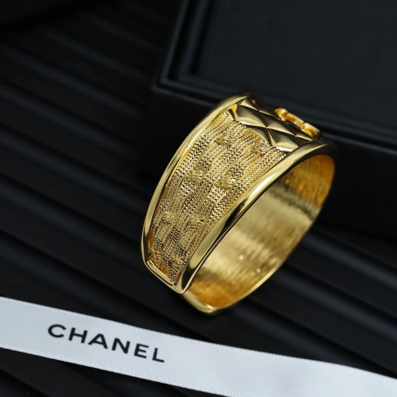 Comfortable Chanel Bracelets 225690