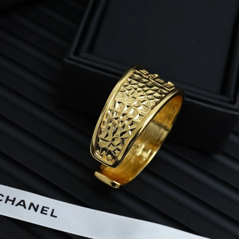 Comfortable Chanel Bracelets 225690