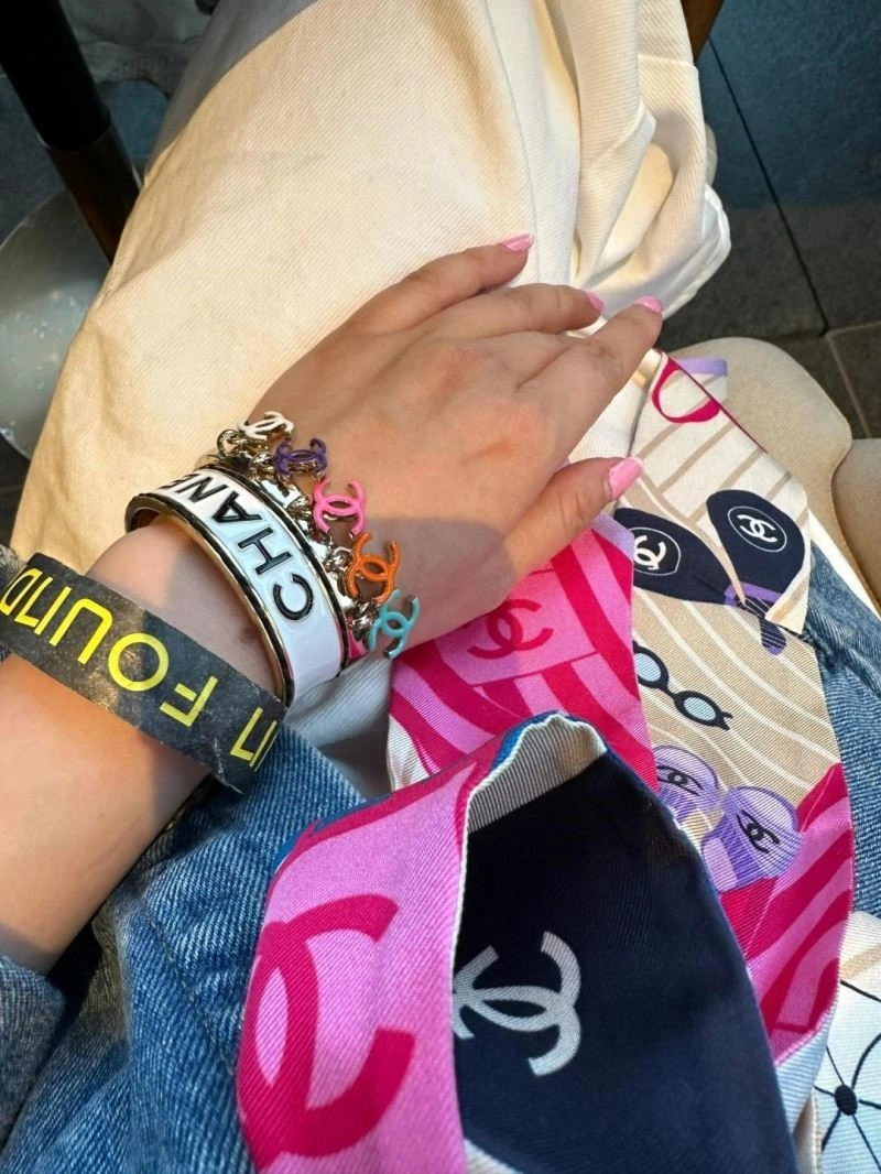 Breathable Chanel Bracelets 225655