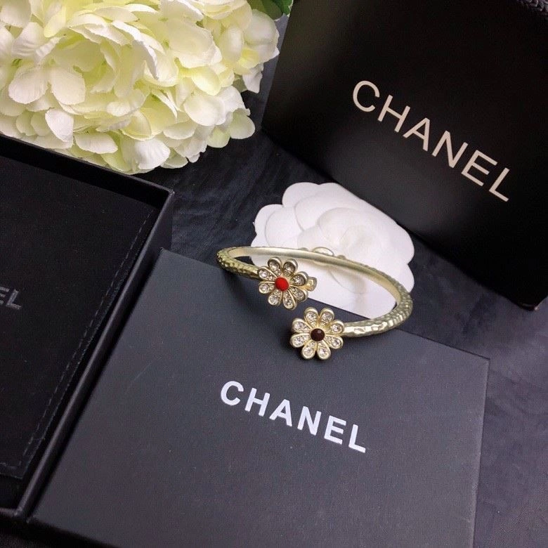Effortless Chanel Bracelets 223243